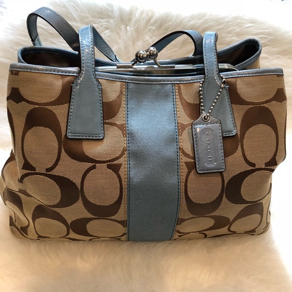Coach Handbags - Coach Signature Purse